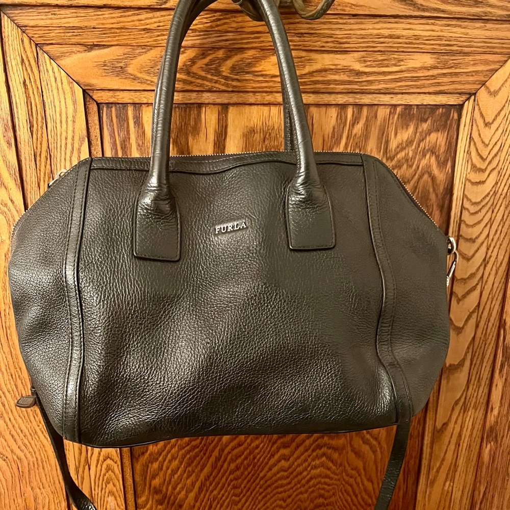 Beautiful black leather Furla bag. Great condition, barely worn 😍